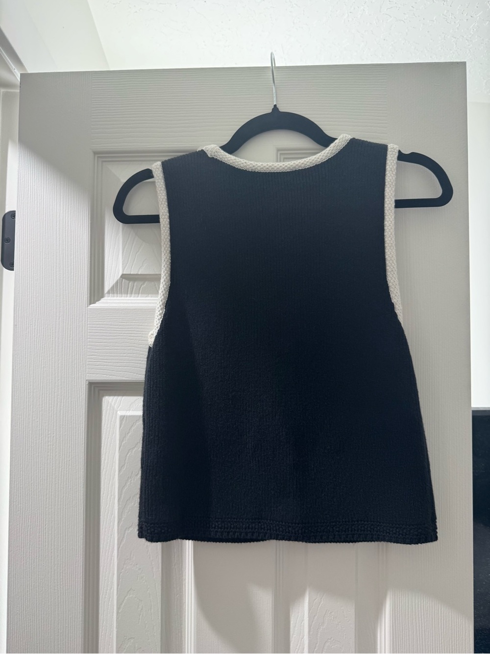 Abercrombie & Fitch Black Knit Vest with White Trim - Picture 4 of 5